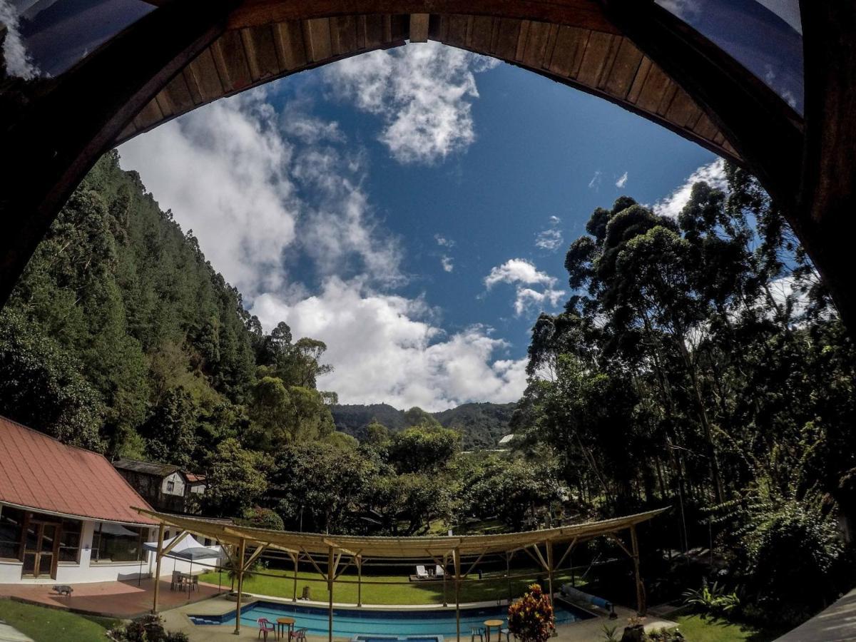 Mama Tungu Hostel บาญอส ภายนอก รูปภาพ