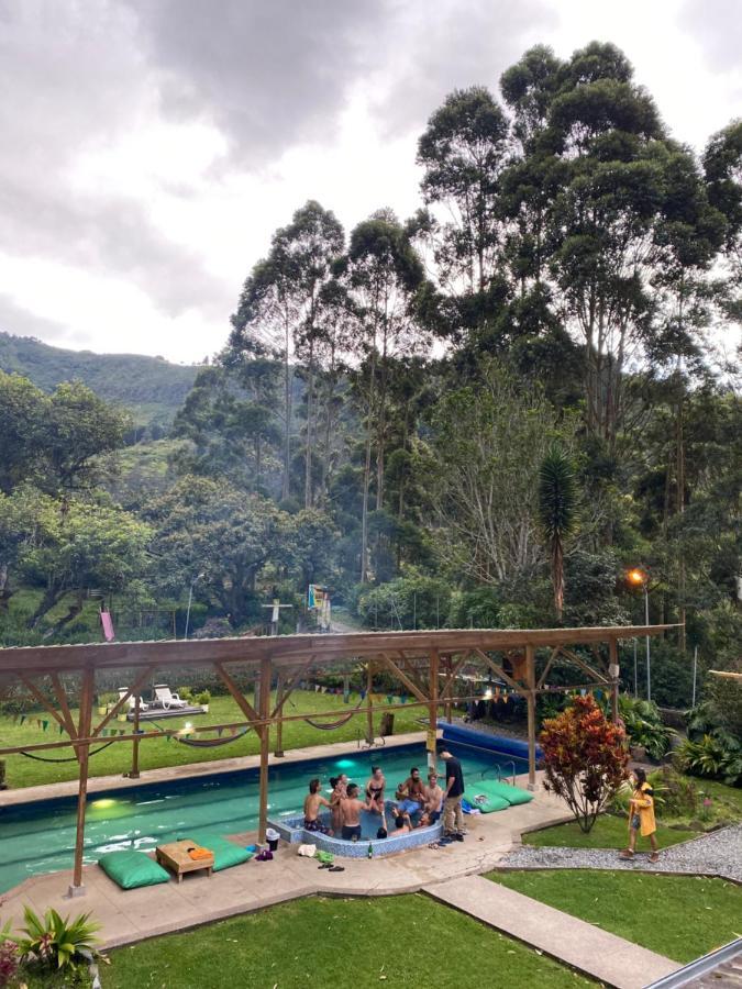 Mama Tungu Hostel บาญอส ภายนอก รูปภาพ