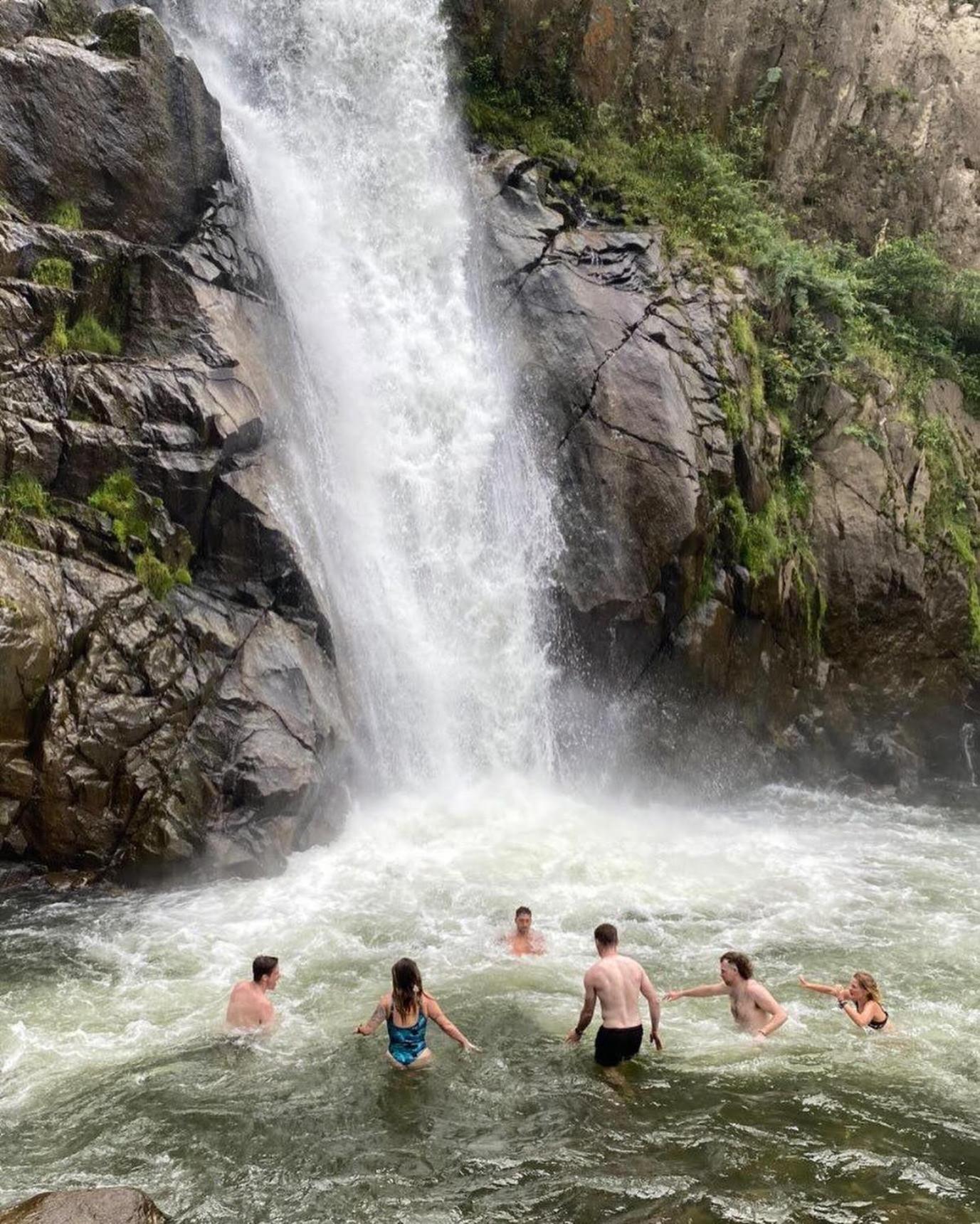 Mama Tungu Hostel บาญอส ภายนอก รูปภาพ