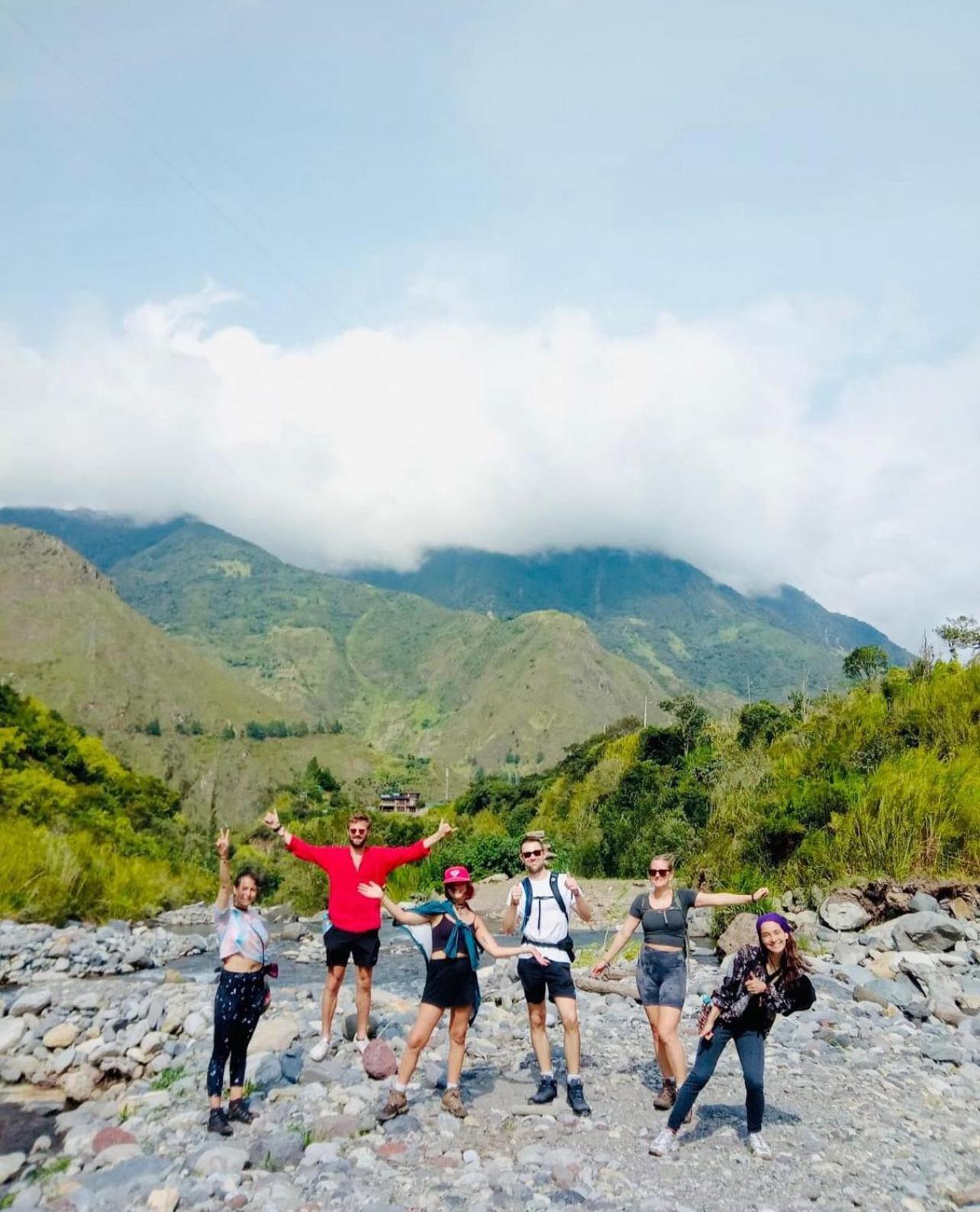 Mama Tungu Hostel บาญอส ภายนอก รูปภาพ
