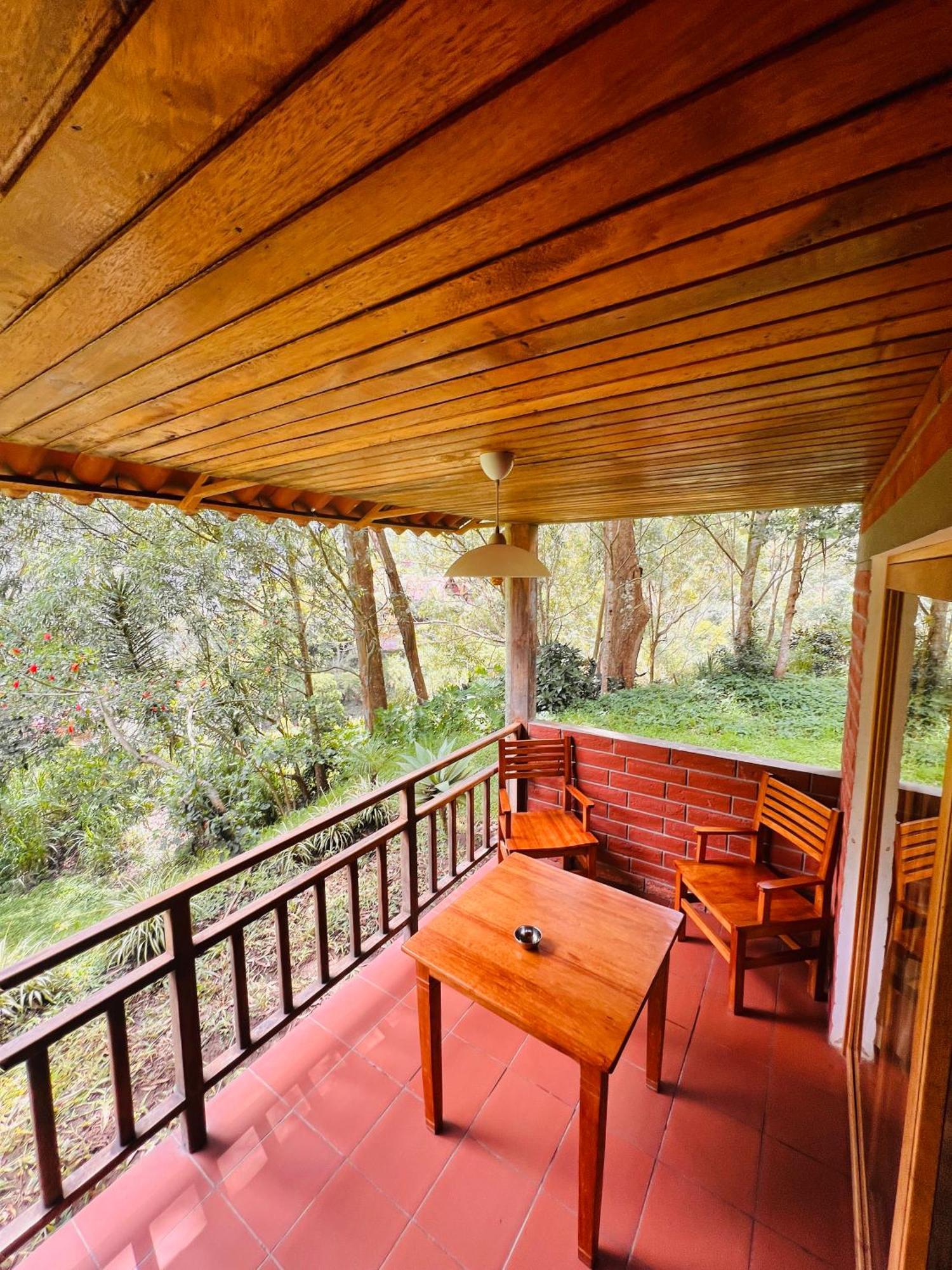 Mama Tungu Hostel บาญอส ภายนอก รูปภาพ